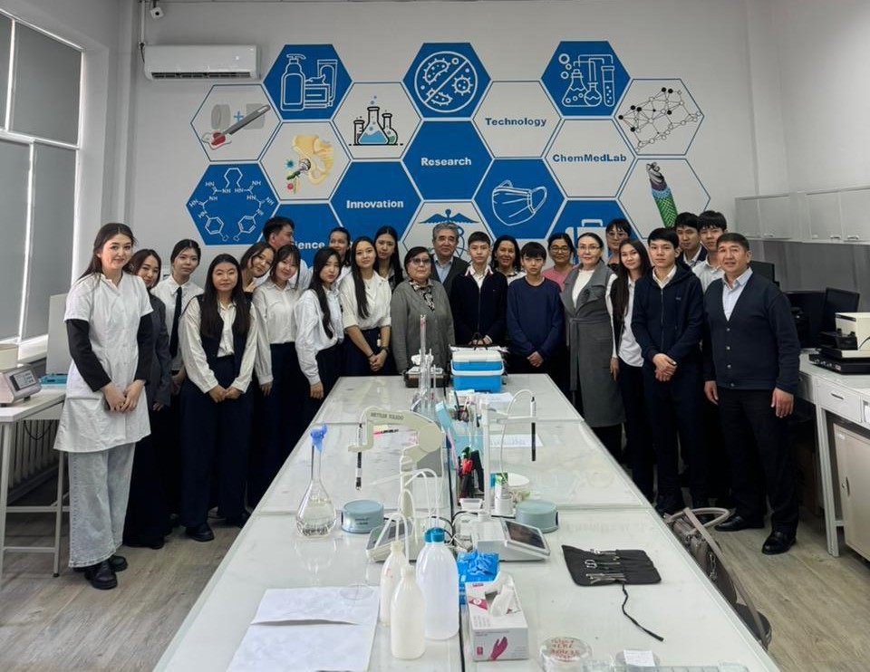 Ғылымға бастар көпір: мектеп пен университет серіктестігі